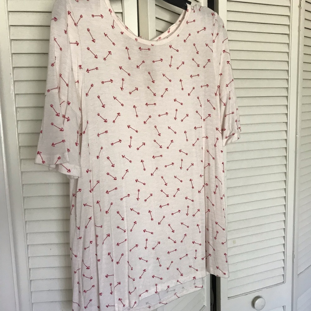 LC Cream and Red arrow 3/4 sleeve blouse